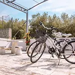 Castellinaria Holiday Rooms With Pool & Apartment With Private Jacuzzi Apartamento *