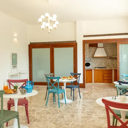 Castellinaria Holiday Rooms With Pool & Apartment With Private Jacuzzi Apartamento Castellana Grotte